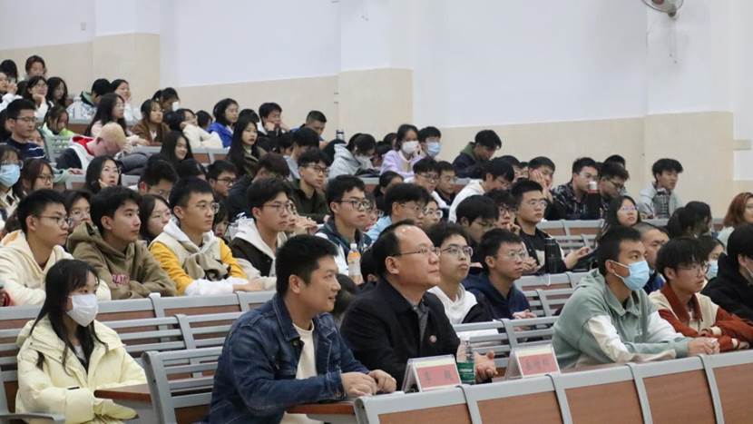 图示, 示意图
中度可信度描述已自动生成