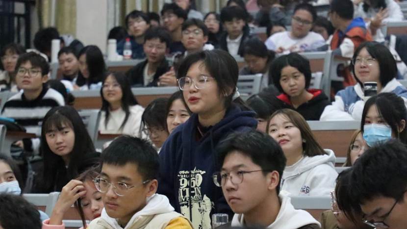 图示, 示意图
中度可信度描述已自动生成